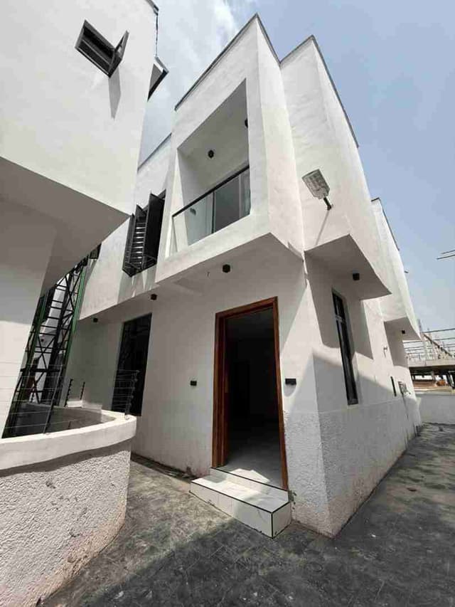Newly Built 4 Bedroom Semi Detached Duplex for Sale📍 Ikota Lekki , Lagos