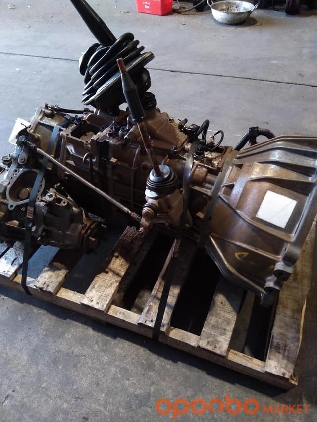 Toyota Genuine Part  Part Number: 33030-60B82 Transmission Unit Assembly, Manual (Manual Gearbox) Landcruiser